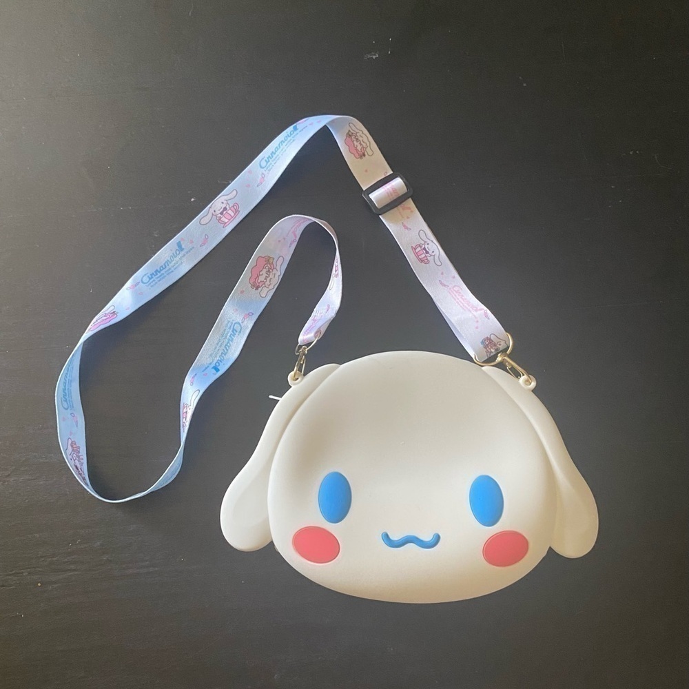NWOT-CINNAMOROLL CROSSBODY BAG
